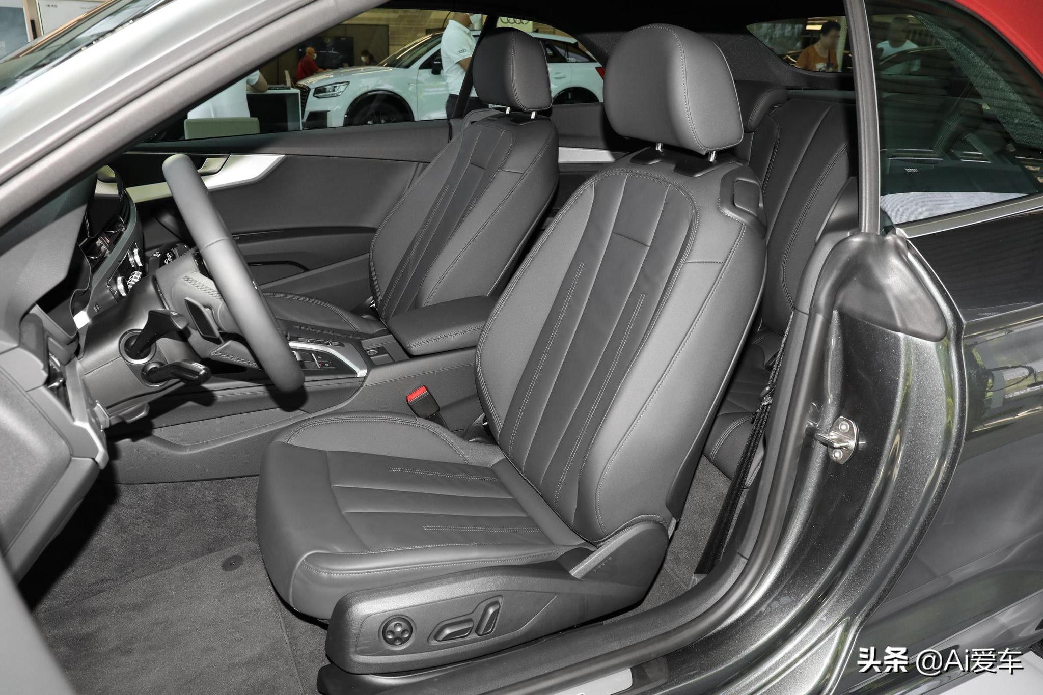 2门4座硬顶进口轿跑,大排量油耗6.4L,原装豪华品牌,实拍奥迪A5