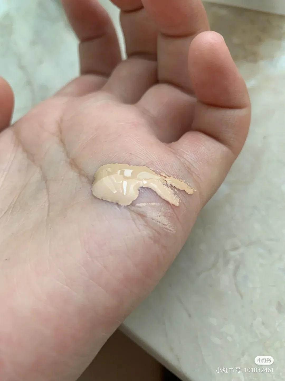 粉底液植村秀小方瓶遮瑕,植村秀小方瓶和dw粉底液测评