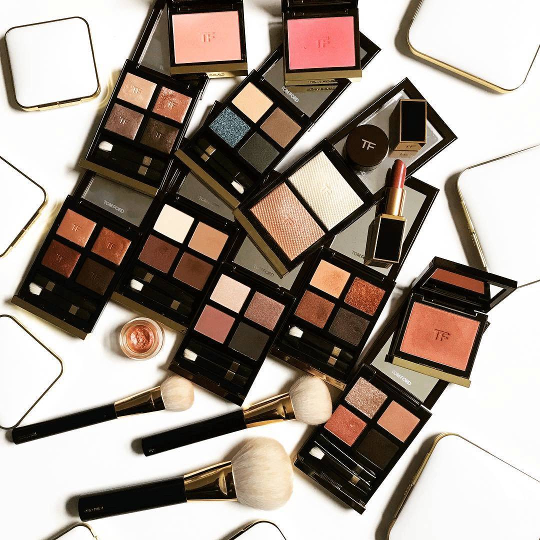 显色度持久性比较好眼影盘 (好晕染不飞粉的大地色眼影盘推荐)