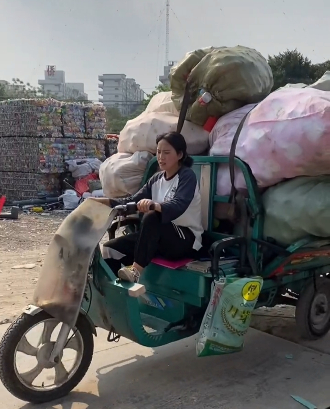 这样的女孩你还喜欢吗,这样的90后新式婚姻你能接受吗