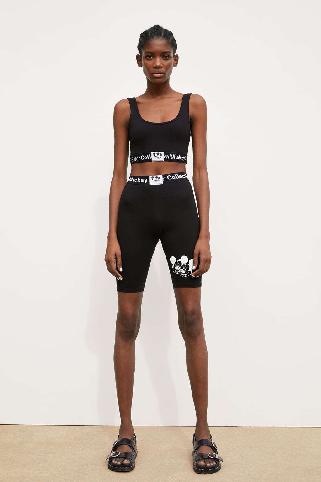 优衣库与kaws联名t恤 (优衣库kaws联名t恤图片)