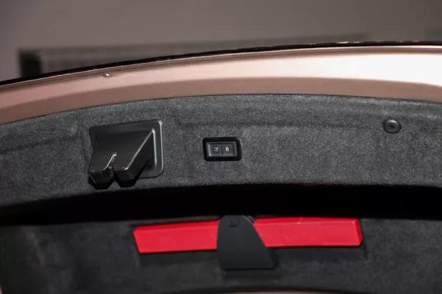 敢在人民大会堂开发布会的品牌看完我大写的服了