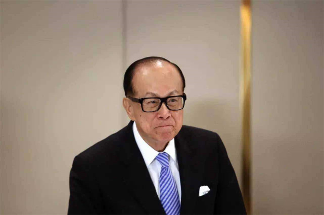 1127亿入账！许家印深陷债务危机，李嘉诚却在海外“杀疯了”