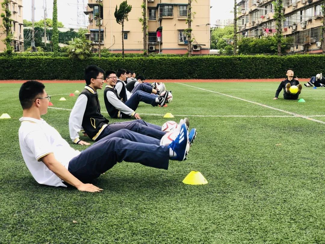 上海这所小学开学第一课很特别,上海哪所学校一二节上体育课