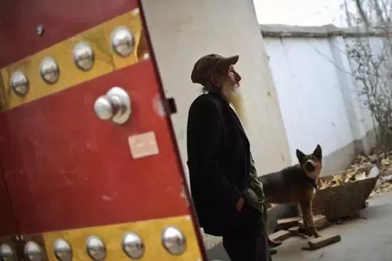 百岁做裸模！同居90后女友！他还曾援过朝，拾过荒，中过毒