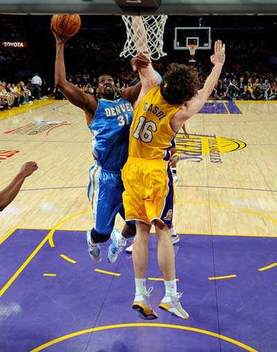 甜瓜40分绝杀热火,科比甜瓜总决赛视频