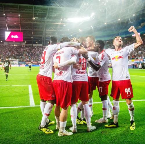 首战即造6球*案惨**！日韩国脚强势加成，欧冠出现“最强”三叉戟？