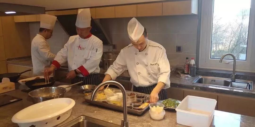 大爱城酒店∣匠心服务社区，每一餐都是亲情的滋味