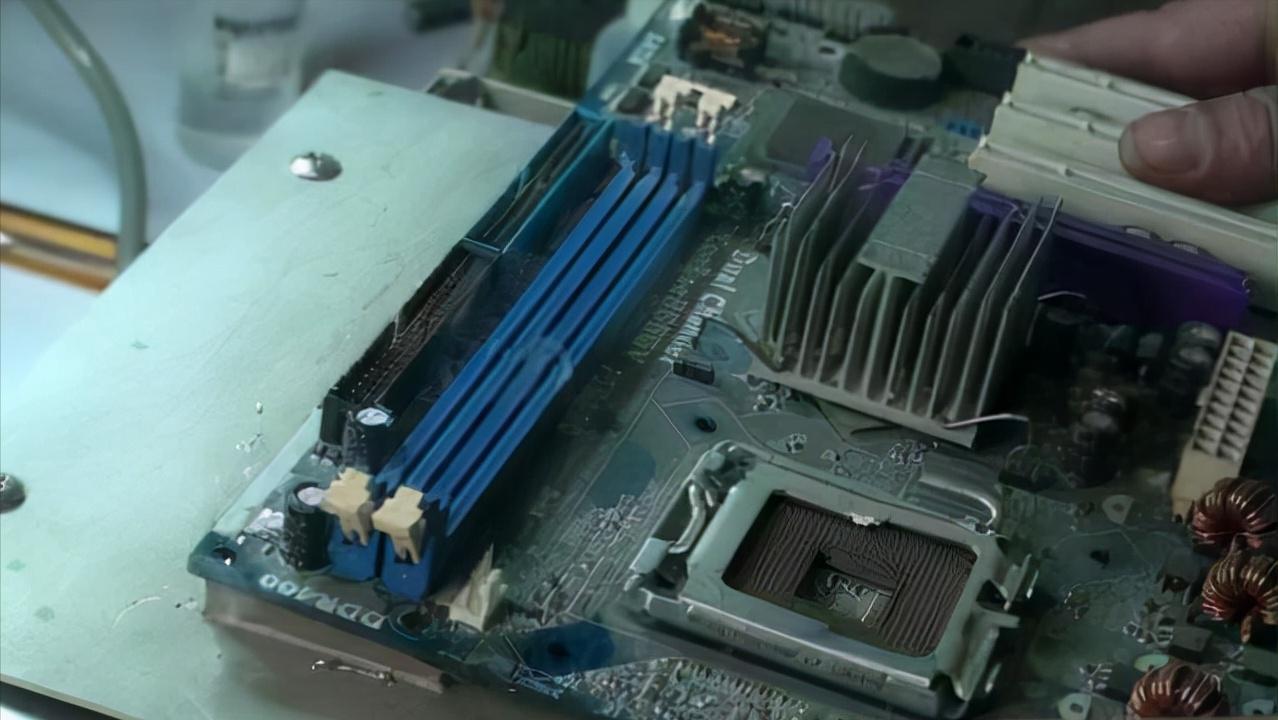 台式电脑开机显示器没反应无信号,电脑显示器显示黑屏显示模拟信号