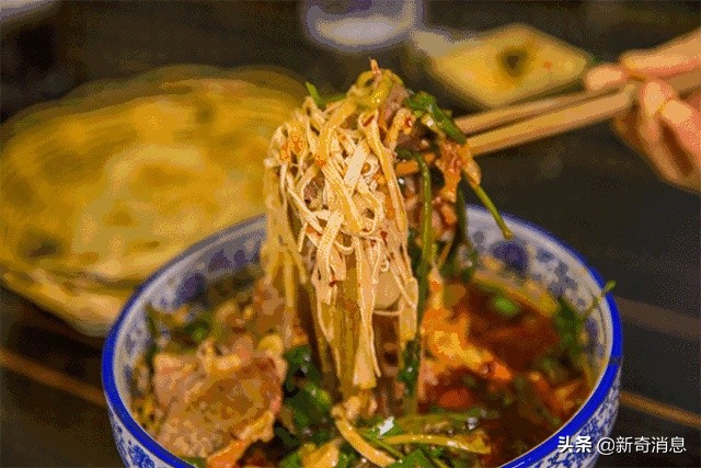 喝一碗正宗的牛肉汤是一种幸福,喝一碗牛肉面的汤