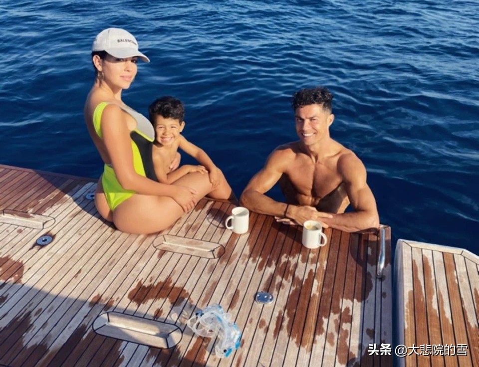 c罗晒游艇度假照,c罗晒与家人度假照c罗的生活照