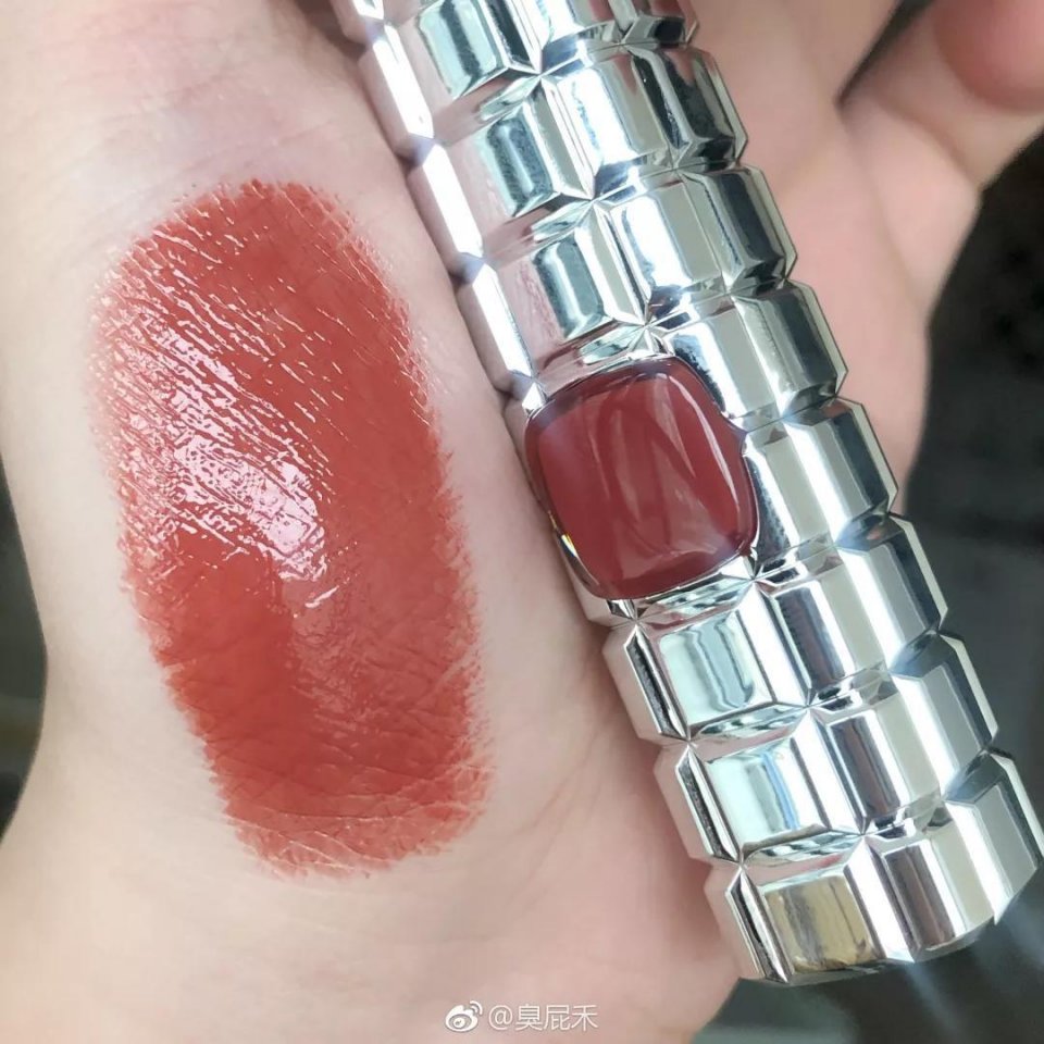 快买了这只口红来人间水蜜桃学院报道！