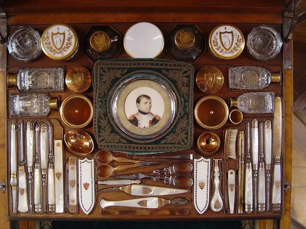 用“沉默”代言的rapper时尚爱物，“人间种草机”王菲超爱背的包