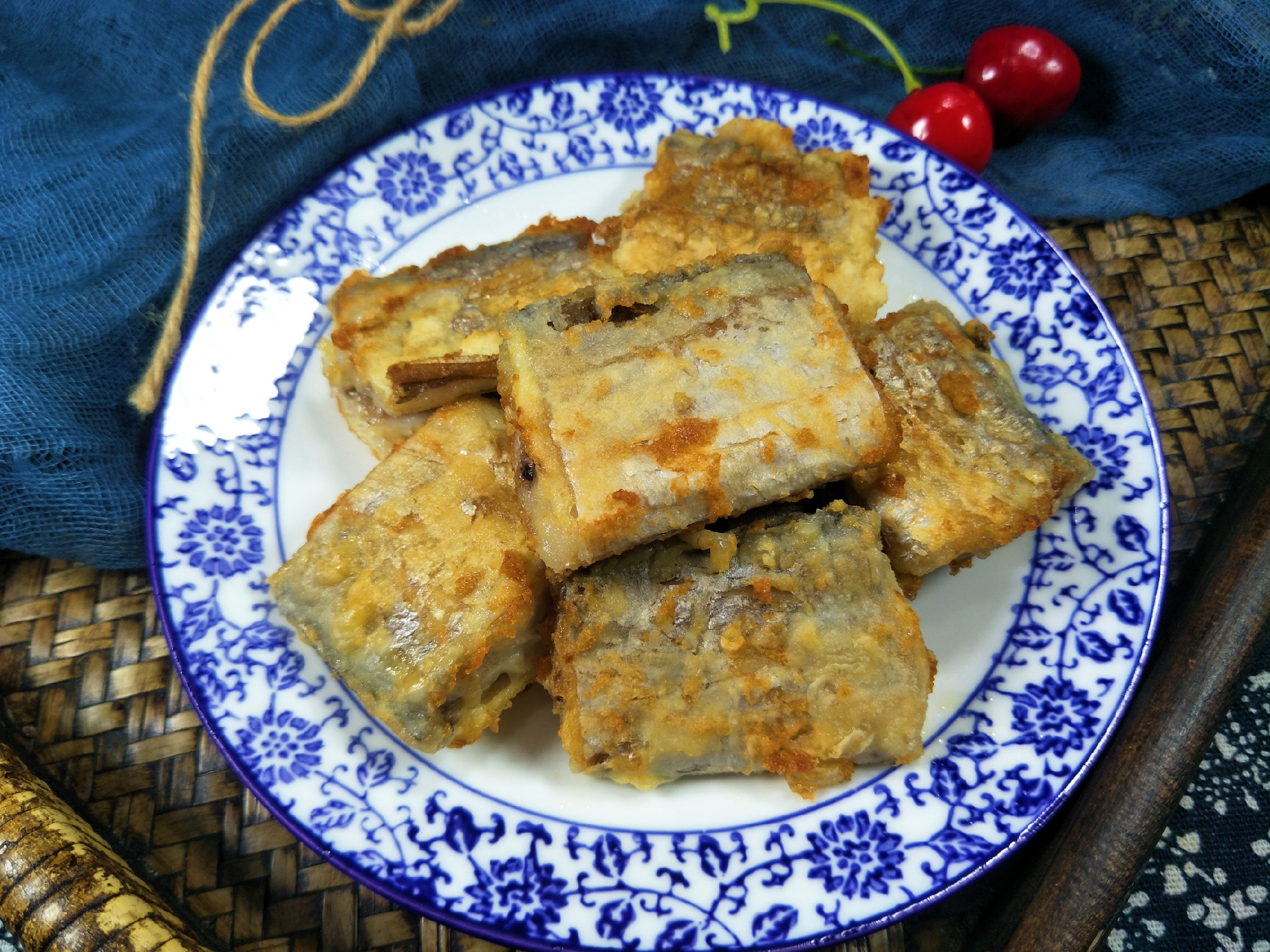 如何炸带鱼不老好吃,老东北美食干炸带鱼的正确方法