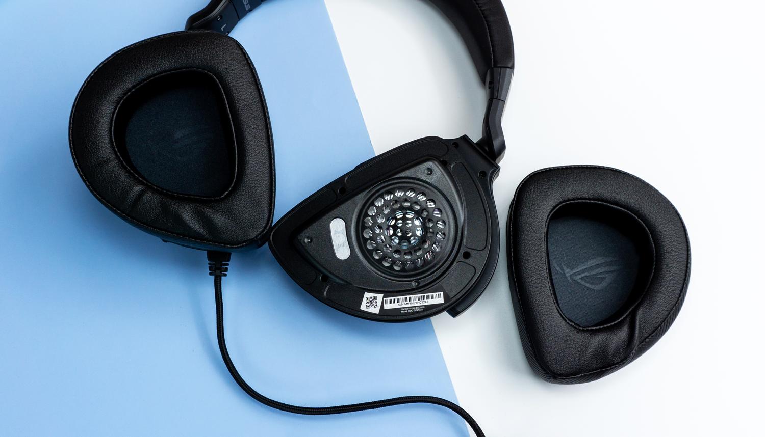 游戏宅的电脑桌面,游戏头戴式耳机rog棱镜s