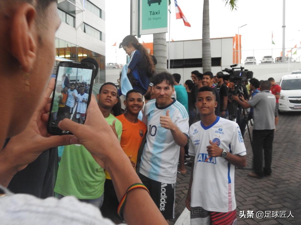 梅西新发型曝光,高仿梅西