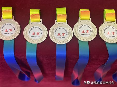 彰显足球特色打造魅力校园,学校努力打造足球特色学校报道