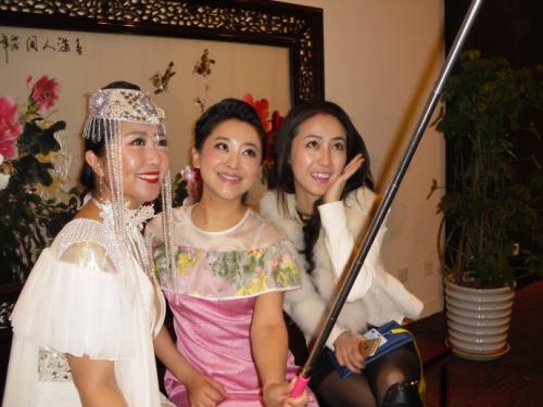 月亮姐姐王昊和方琼对比照片,月亮姐姐王昊简历个人资料