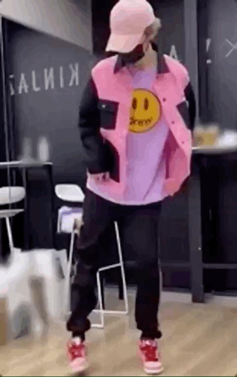 黄子韬是个搞笑的人吗,黄子韬是时代少年团的队员吗