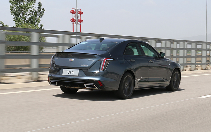 凯迪拉克CT4试驾评测,凯迪拉克ct4和ats空间对比