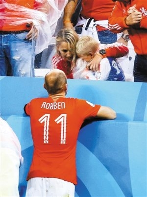 荷兰7号罗本过人,罗本最精彩的一球