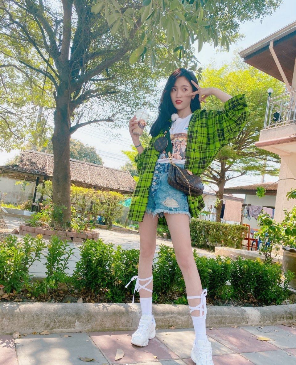 夏季最in度假风穿搭简单又时髦,夏威夷风穿搭