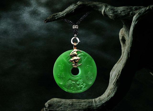 购买翡翠擦亮眼，这8种翡翠不能买，土豪级玩家随意