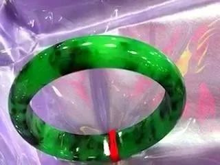 翡翠宝石怎样来鉴定,鉴定翡翠真假的方法