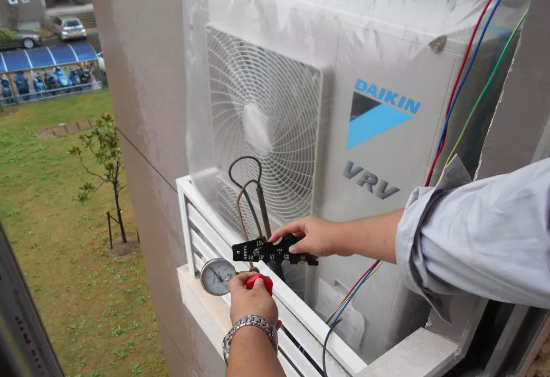 空调师傅装空调装了7个小时,变频空调安装完成了要不要抽空气