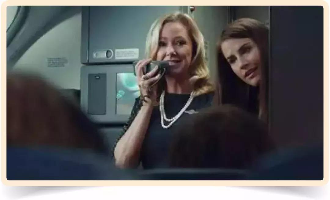 空姐在飞机上的坐姿,空姐坐飞机的奇葩经历