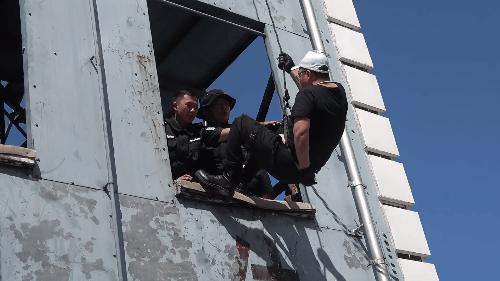 特警训练遭群众围观,特警魔鬼式训练