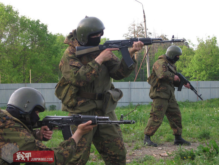 毛熊战袍,毛熊战服