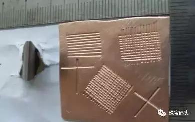 錾刻需要使用不同的錾子,錾刻工艺和篆刻工艺的区别