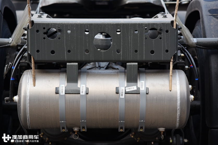 来自中国重汽的国民重卡，老司机带您重新认识豪沃T7H牵引车