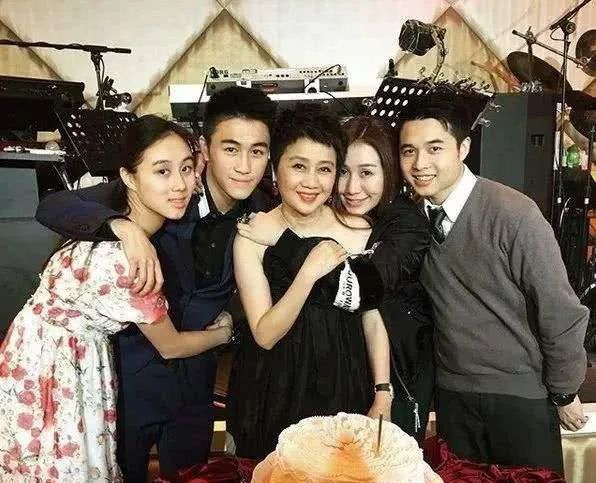 赌王女孩何超欣,赌王女儿何超欣减肥