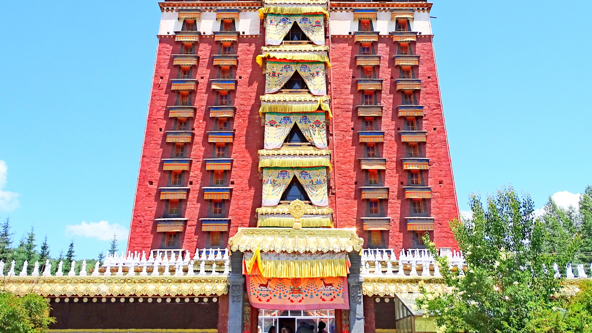 甘肃最罕见的寺庙是哪个,甘肃有个建在石崖上的寺庙