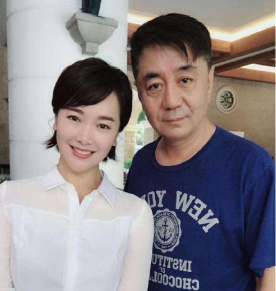 白月光是肖战和谁的,白月光是男主男扮女装的知乎小说