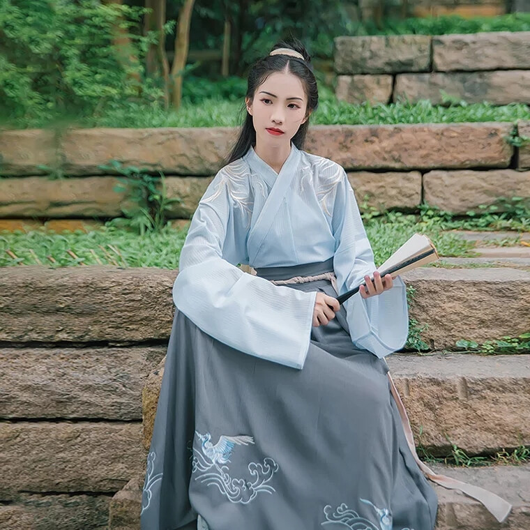 为什么汉服圈很少提汉尚华莲,汉服坑究竟坑在何处