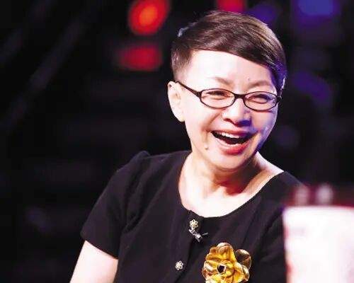 五次恋爱，三段婚姻，从演员到母亲，宋丹丹用微笑面对苦乐人生