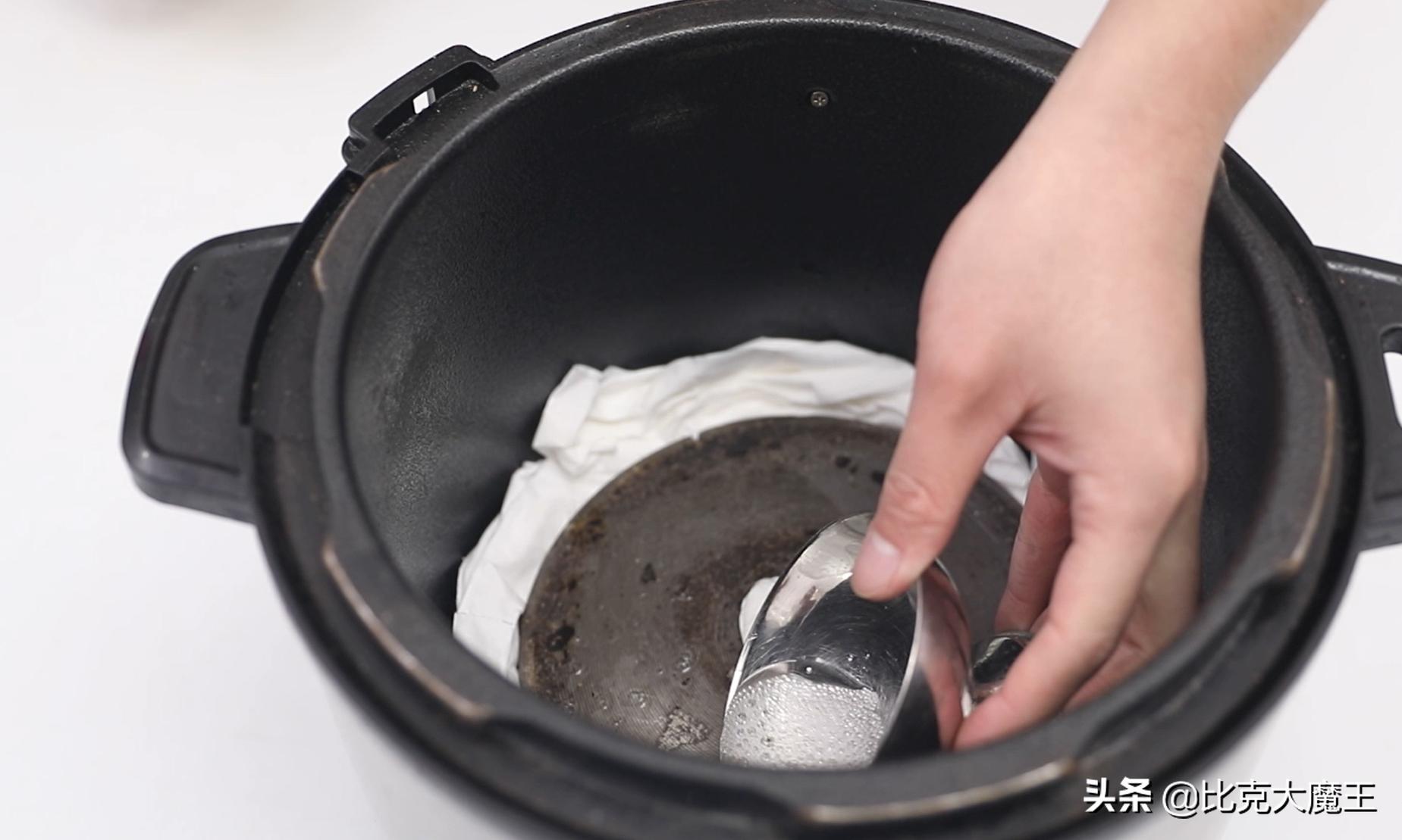 电饭锅发热盘烧糊怎么办,电饭锅加热盘烧焦黑怎么清洗