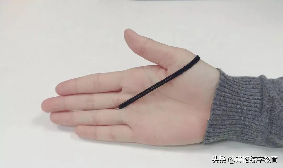 如何快速纠正孩子的握笔姿势,怎样才能给孩子纠正握笔姿势