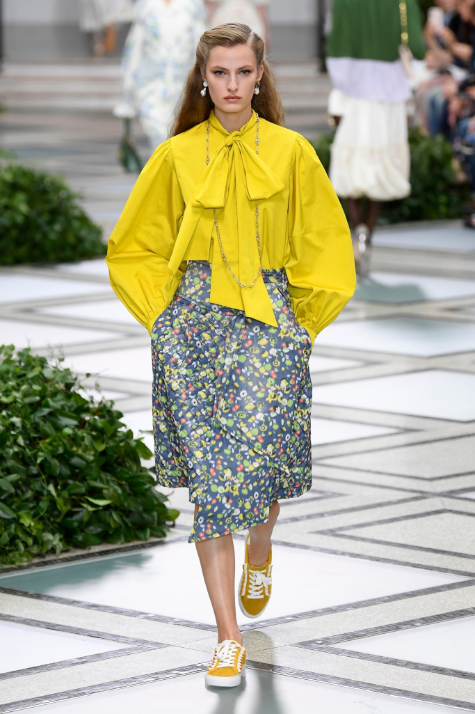 toryburch2020白色刺绣裙子,toryburch小香风裙子