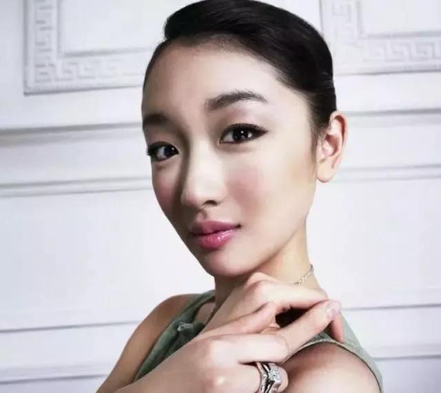 周冬雨过去的小粗腿,小粗腿逆袭