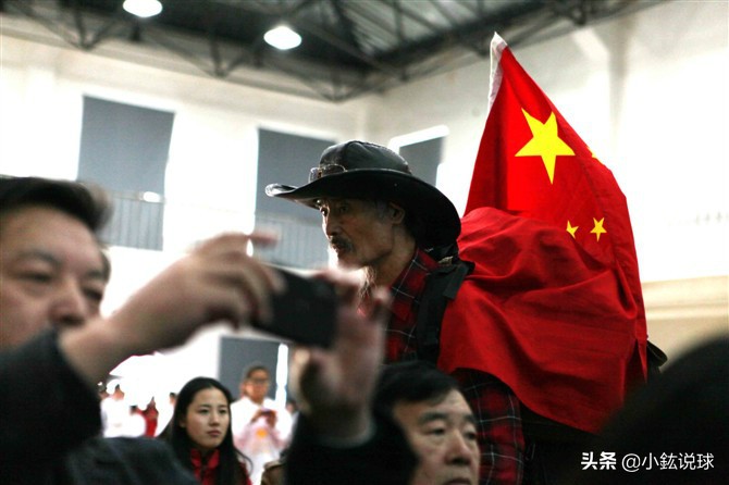 中国球迷谈男足,男足感谢球迷