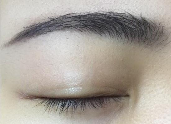 眼影教程新手画法,教画眼影适合什么眼影盘