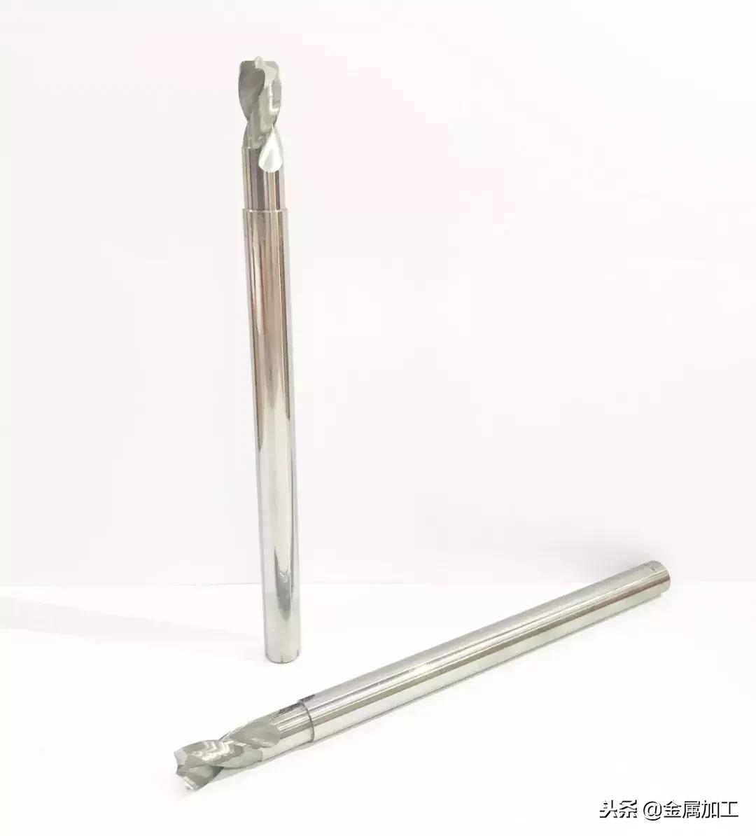 奔驰发动机是全铝的吗,宝马奔驰为什么发动机用塑料