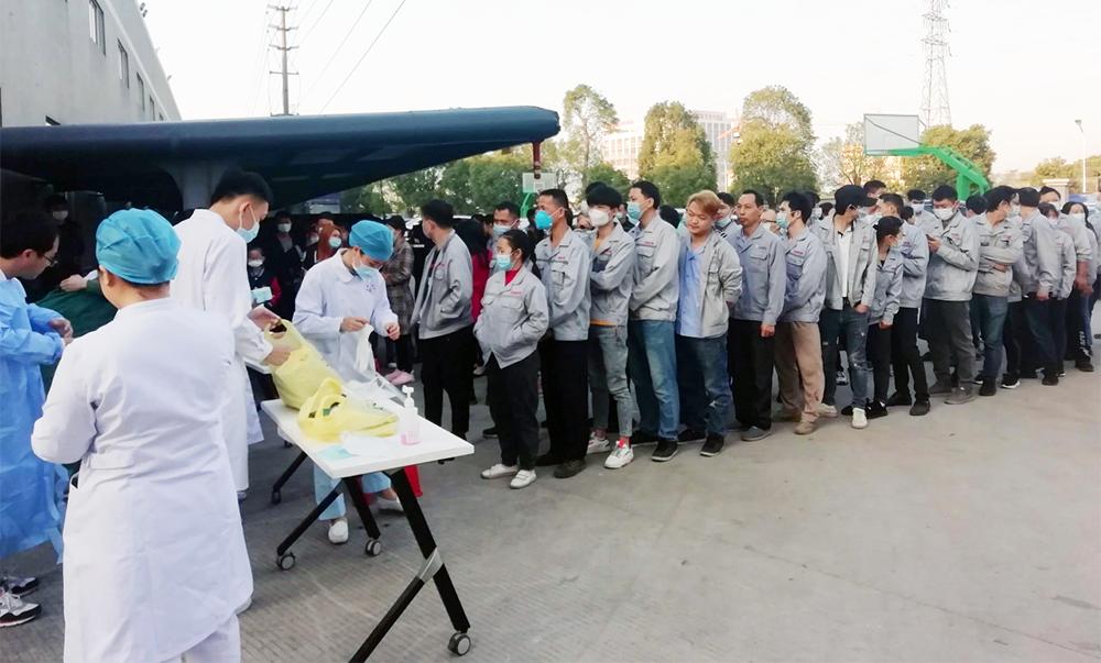 温暖服务丨华盛联合东凤人民医院为返乡员工提供核酸采样检测服务