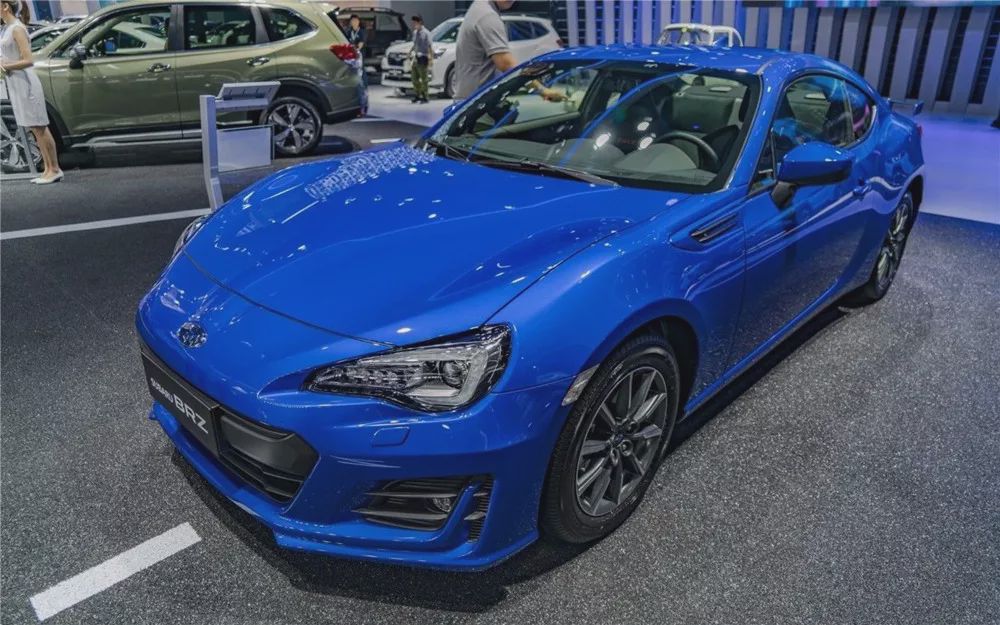 奥迪a4l45quattro臻选动感型,18款奥迪a4l45quattro试驾