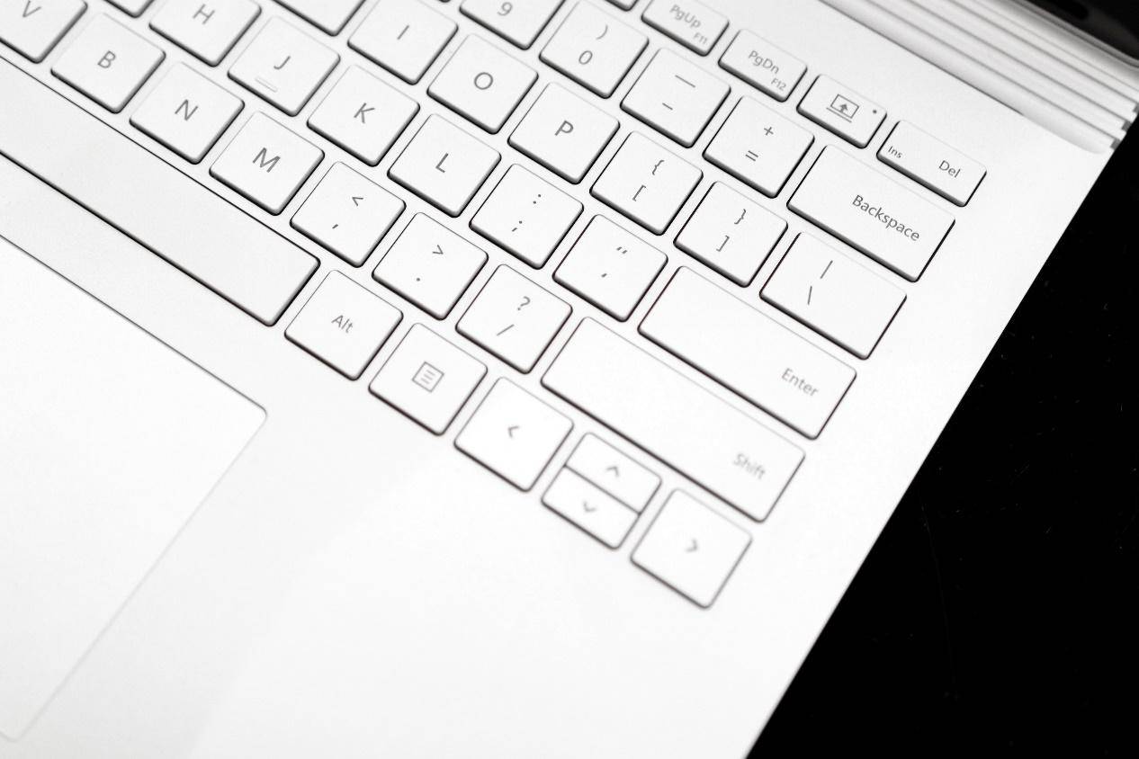 surfacebook2上市时间,surfacebook2现在还值得买吗