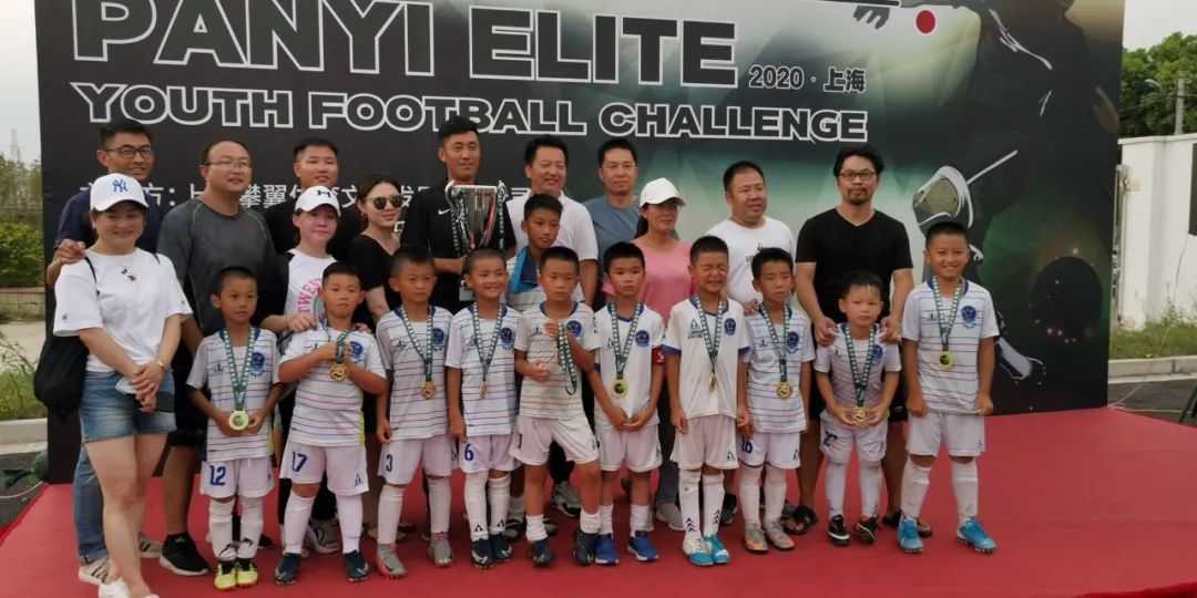 幸运星勇夺“攀翼群英荟•青少年足球挑战赛”3组别冠军